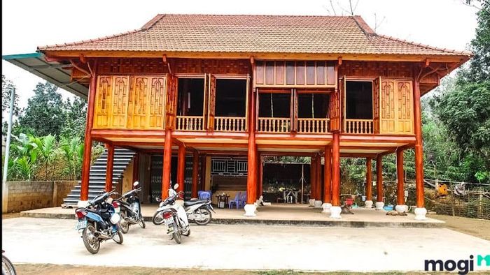 Nhà sàn bê tông mang phong cách tân cổ điển