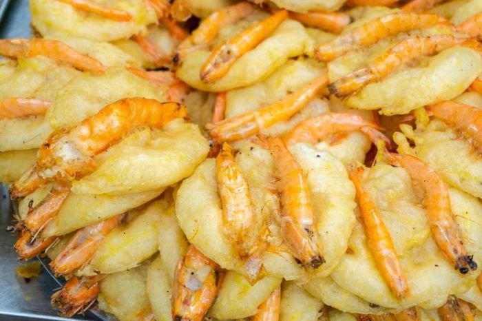 Bánh tôm Hồ Tây