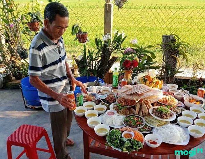 Bài cúng ngoài sân là gì?