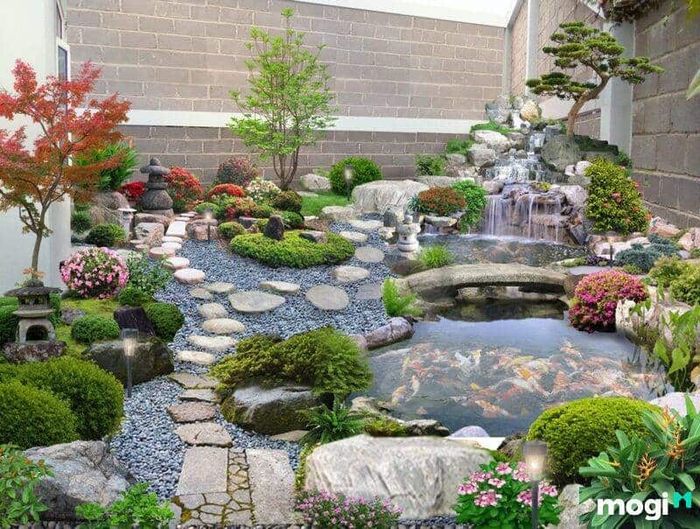 Hồ cá là một trong những yếu tố tạo điểm nhấn tuyệt vời trong thiết kế sân vườn nhà cấp 4, giúp không gian thêm sinh động và bắt mắt. Nó không chỉ tăng vẻ đẹp mà còn mang đến sự thư giãn cho gia chủ.