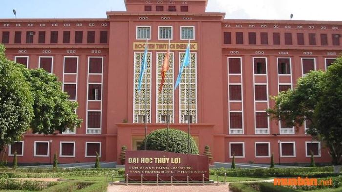 Trường cung cấp môi trường học tập lý tưởng với các phòng thí nghiệm hiện đại chuyên về vật liệu xây dựng và địa kỹ thuật, được đầu tư mạnh mẽ để phục vụ công tác nghiên cứu và giảng dạy của giảng viên, sinh viên.