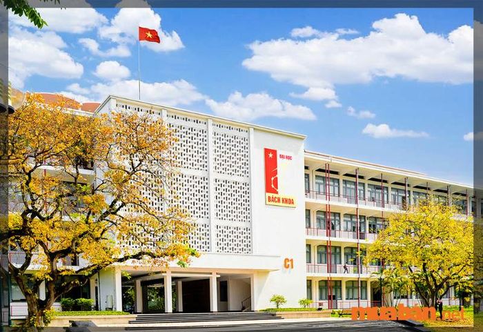 Được thành lập vào ngày 15 tháng 10 năm 1956, Trường Đại học Bách khoa Hà Nội (Mã trường: BKA) là cơ sở đào tạo đa ngành về kỹ thuật, luôn giữ vững vị trí là một trong những trường đại học kỹ thuật hàng đầu miền Bắc Việt Nam.