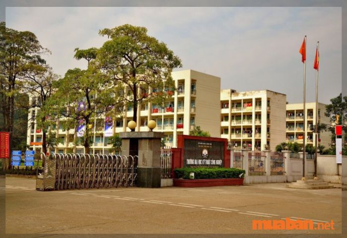 Trường Đại học Kỹ thuật Công nghiệp, Đại học Thái Nguyên (mã trường: DTK) đang đẩy mạnh đào tạo ngành Công nghệ Chế tạo máy tại Khoa Công nghệ Cơ Điện và Điện tử, với sự phát triển mạnh mẽ của công nghệ và thiết bị hiện nay.