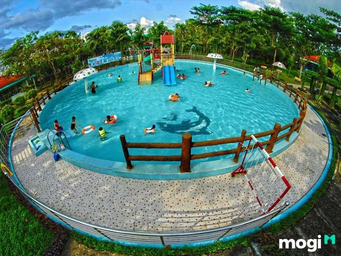 Khu du lịch Bửu Long Biên Hòa là một điểm đến thú vị cho cả gia đình với những hoạt động vui chơi, khám phá đầy sáng tạo và giải trí hấp dẫn.