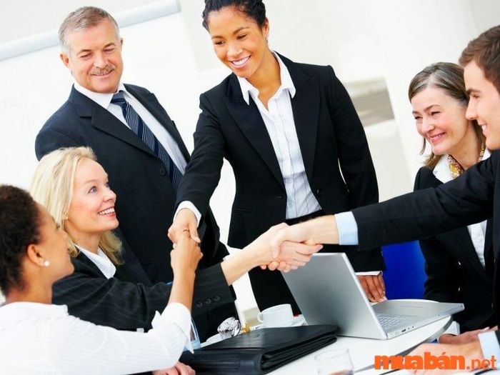 Hòa nhập và cởi mở với đồng nghiệp trong thời gian thực tập
