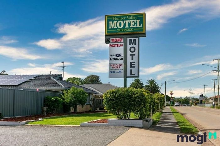 Motel thường nằm ở các vùng ngoại ô hoặc dọc theo các tuyến quốc lộ