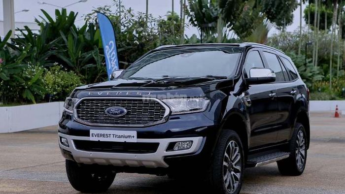 Thực hiện bảo dưỡng và kiểm tra xe Ford 7 chỗ định kỳ để duy trì hiệu suất và tuổi thọ xe lâu dài.