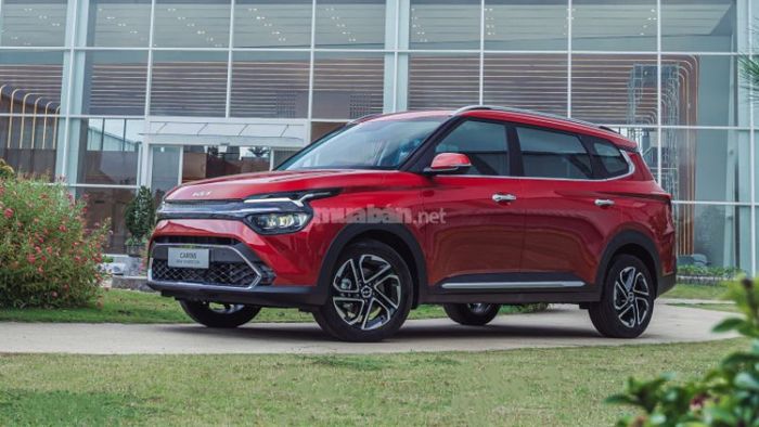 KIA Carens với không gian rộng rãi, lý tưởng cho gia đình và có mức giá hợp lý.