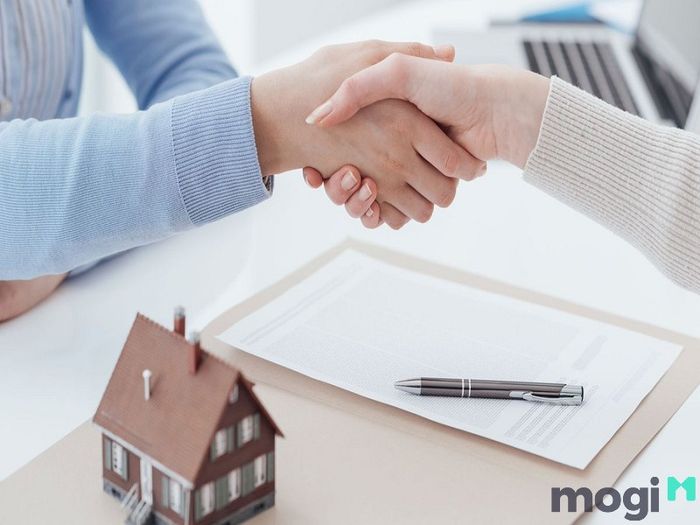 Trước khi ký hợp đồng, bạn cần phải thỏa thuận rõ ràng về các điều khoản và kiểm tra cẩn thận hợp đồng một cách chi tiết.