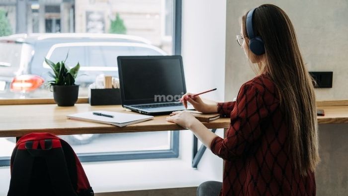 Tìm kiếm công việc làm thêm để tăng thu nhập