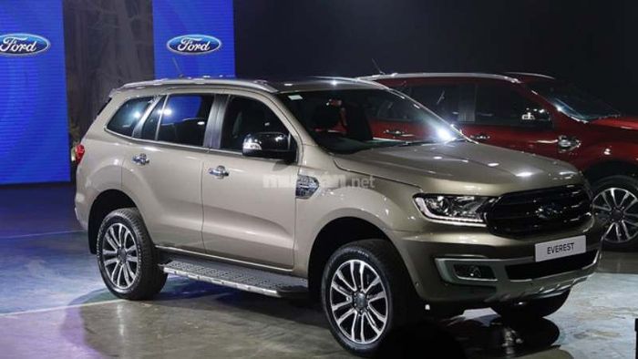 Mua xe Ford 7 chỗ tại các đại lý chính thức của Ford.