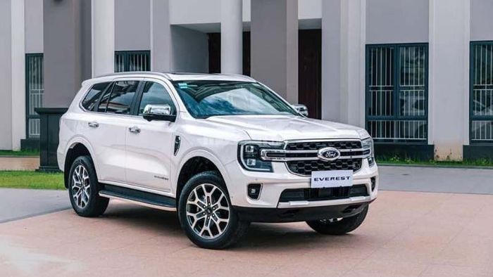 Đảm bảo tính pháp lý đầy đủ khi mua xe Ford 7 chỗ là điều kiện tiên quyết để tránh các vấn đề pháp lý trong tương lai.