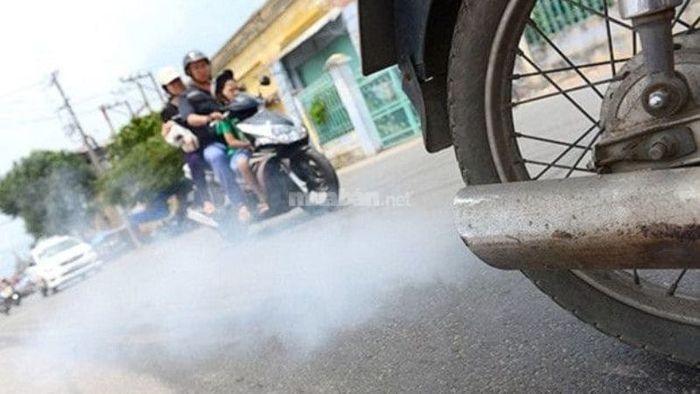 Xe máy bốc khói trắng là dấu hiệu cho thấy xupap có vấn đề