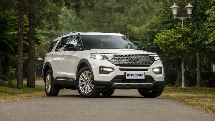 Ford Explorer là một trong những mẫu SUV 7 chỗ nổi bật và được ưa chuộng trên thị trường hiện nay