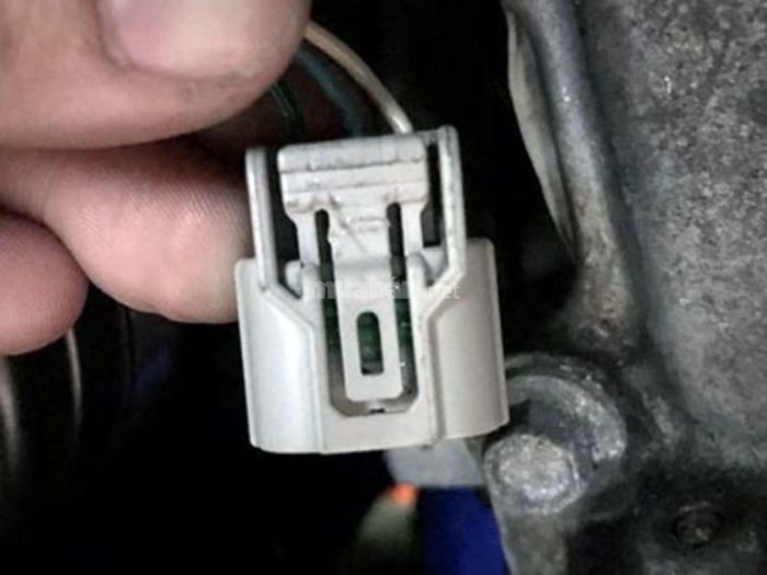 Con khiển và cảm biến CKP bị hỏng hoặc đứt dây là một trong những nguyên nhân phổ biến khiến xe không thể nổ máy.