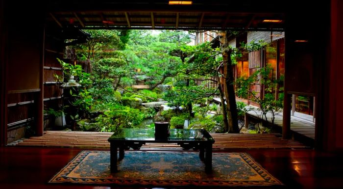 Nishimuraya Honkan is a seventh-generation ryokan located in Hyogo Prefecture.