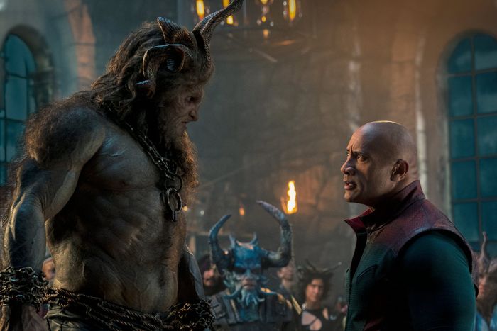 Dwayne Johnson trong Red One: Mật Mã Đỏ