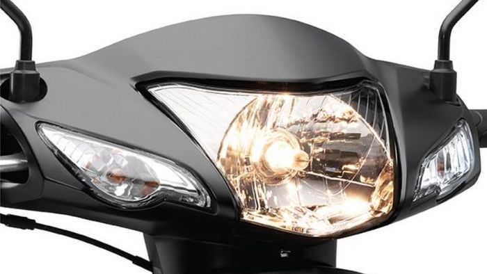 Đèn chiếu sáng trên Wave Alpha 2024 mang đến tầm nhìn rộng, giúp người lái dễ dàng quan sát khi di chuyển.