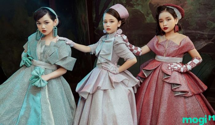 Những cô công chúa dịu dàng luôn là lựa chọn tuyệt vời cho các bé, mang đến vẻ ngoài xinh xắn và đáng yêu.