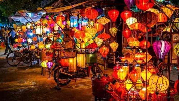 Nhiều cơ sở sản xuất đèn lồng thủ công độc đáo tại Hội An – Nguồn: Internet