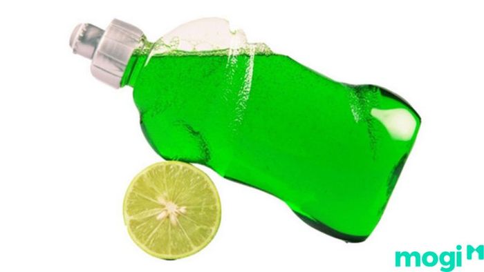 Cách làm sáng bạc bằng nước rửa chén và chanh