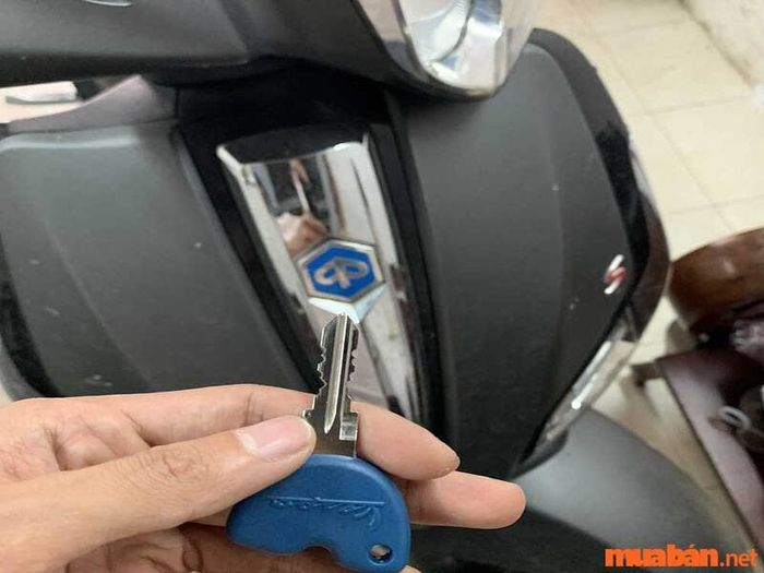 Hướng dẫn chi tiết cách mở khóa xe máy bằng cách bẻ khóa xe khi bạn không còn chìa khóa dự phòng.
