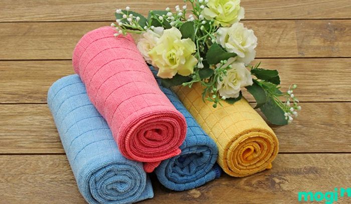 Nên chọn những loại khăn mềm mại như khăn dành cho em bé hoặc khăn chuyên dụng để lau màn hình