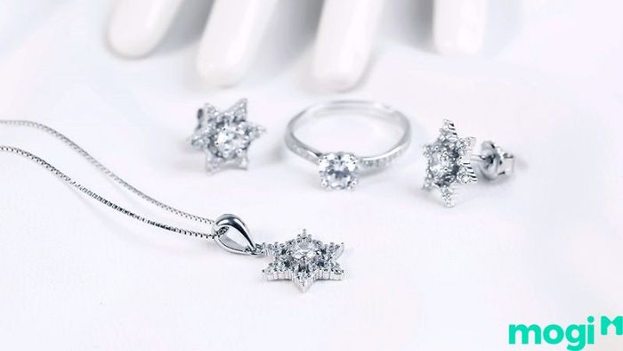 Tìm hiểu cách làm sáng bạc và nguyên nhân khiến bạc xỉn màu nhanh chóng