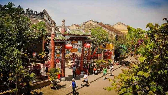 Đến số 176 đường Trần Phú để tham quan Hội quán Quảng Đông - Nguồn: Internet