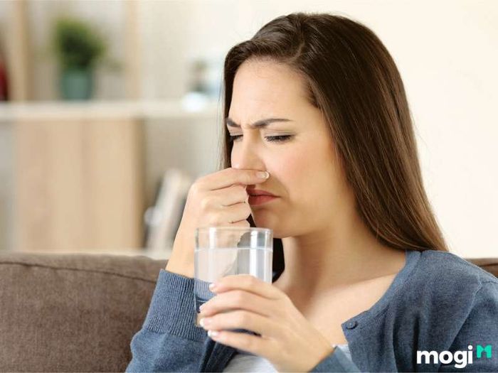 Máy lạnh phát ra mùi hôi