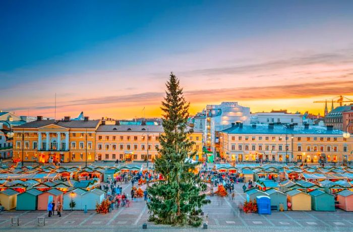 As the oldest outdoor Christmas market in Helsinki, Tuomaan Markkinat has become a beloved tradition for locals and visitors alike.