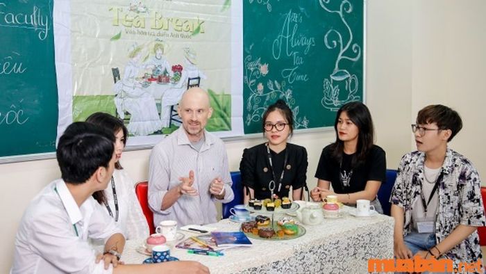 Ngành ngôn ngữ hiện nay mang lại nhiều cơ hội nghề nghiệp hấp dẫn với mức thu nhập cao.