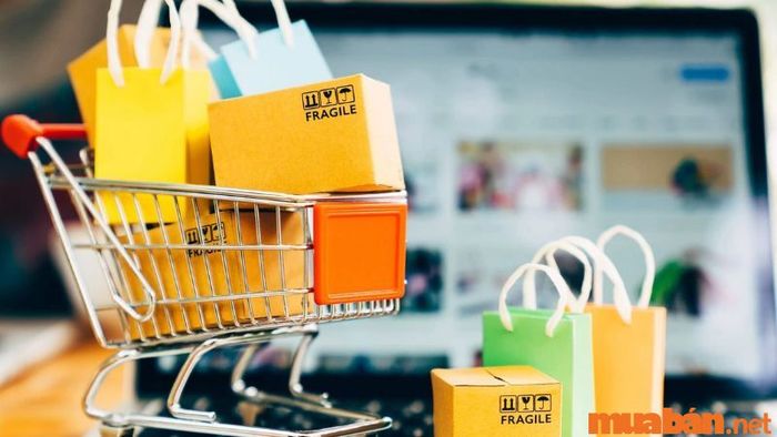Bán hàng online đang là xu hướng kinh doanh được rất nhiều người lựa chọn hiện nay.