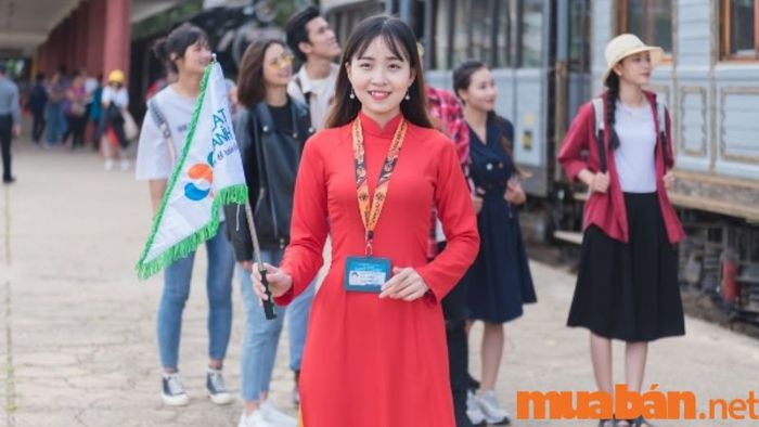 Nếu bạn đam mê văn hóa và yêu thích sự khám phá, nghề hướng dẫn viên du lịch sẽ mang đến cho bạn nhiều cơ hội và trải nghiệm thú vị.
