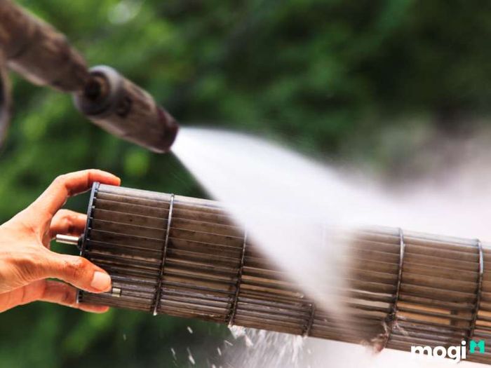 Máy lạnh có mùi hôi