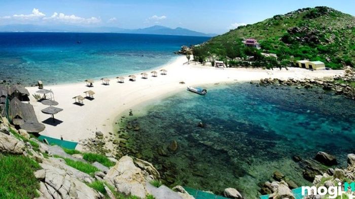Khi tham quan Đảo Hòn Mun, bạn cần chú ý một số điểm quan trọng để đảm bảo chuyến đi của mình được an toàn và thú vị.