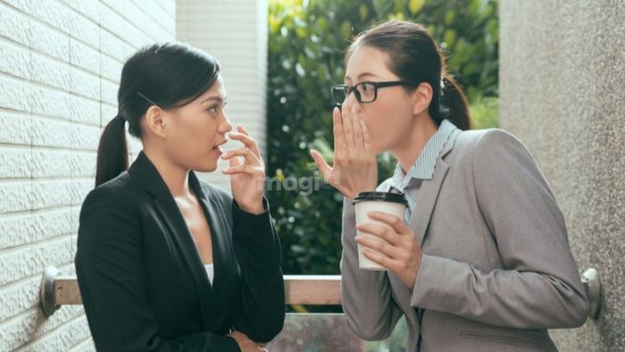 Thận trọng trong lời ăn tiếng nói để tránh rắc rối thị phi.