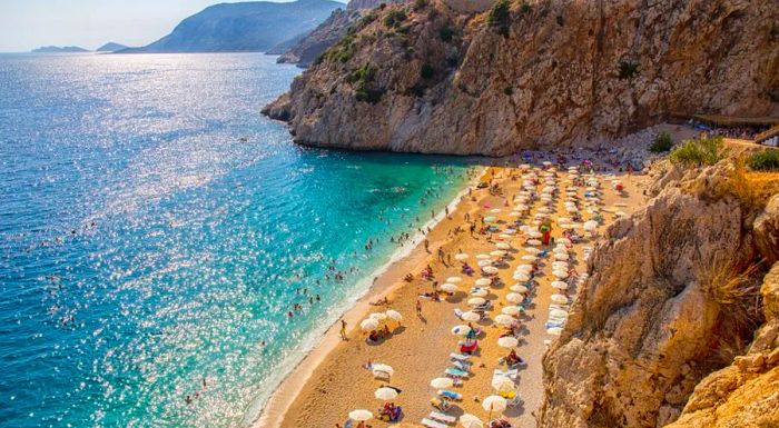 For a refreshing change of scenery, hop on a minibus to Kaputaş Beach.