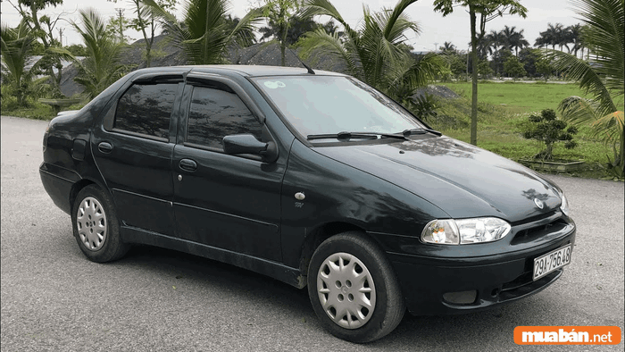 Giá bán xe Fiat Siena trên thị trường hiện nay dao động khoảng 100 triệu đồng đối với các đời xe sản xuất từ 2001 đến 2004.