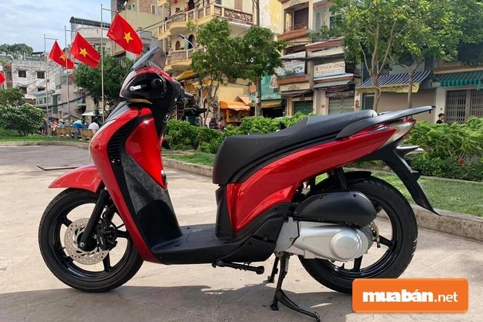 SH Ý 150/125i phiên bản 2013 có thiết kế nổi bật với 5 màu sắc: xám, đỏ, đen, nâu và trắng.