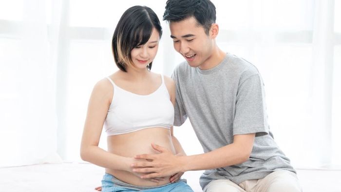 giật môi