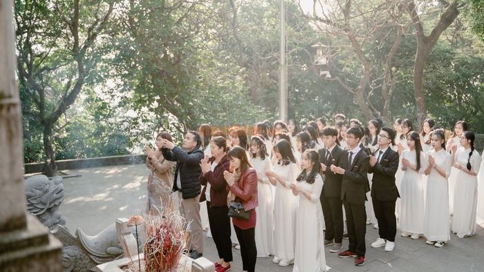 Khấn bái trước mỗi kỳ thi lớn đã trở thành một phần tín ngưỡng văn hóa lâu đời