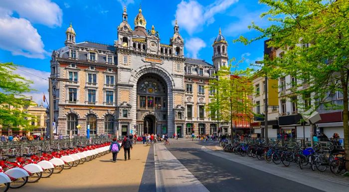 The stunning Antwerpen-Centraal railway station, opened in 1905, is an architectural wonder. It features an underground bike parking garage, along with multiple street-level bike racks.