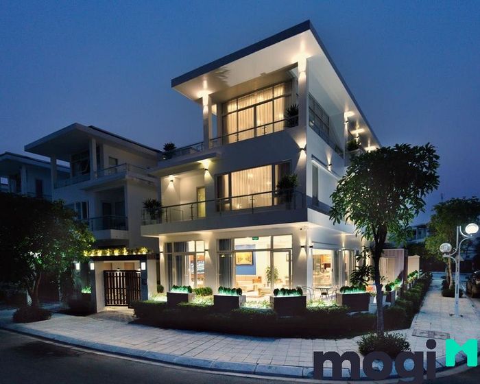 Tiện ích là một trong những yếu tố quan trọng khi chọn mua biệt thự. Bạn cần tìm hiểu kỹ về các tiện nghi sẵn có trong khu vực đó.