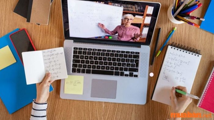 Phương pháp giúp học sinh cấp 3 cân bằng giữa việc học và công việc làm thêm