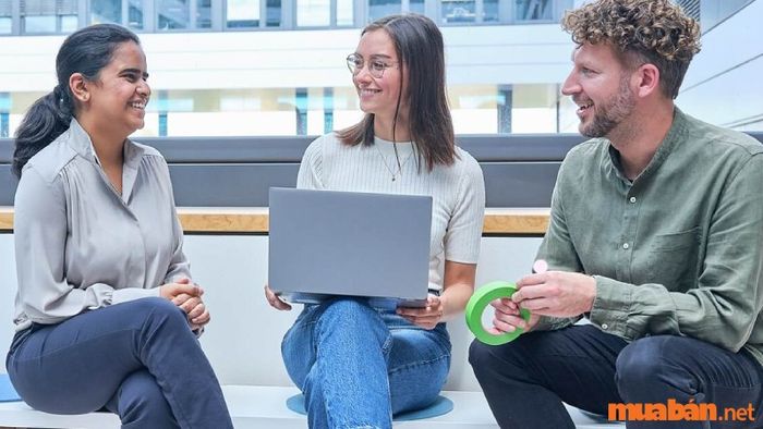 Công việc chăm sóc khách hàng online là một lựa chọn khá hợp lý cho học sinh cấp 3 muốn kiếm thêm thu nhập.