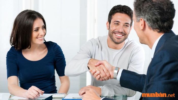 Khả năng thích ứng linh hoạt với tình huống là một yếu tố quan trọng trong công việc chăm sóc khách hàng. Nhân viên cần phải có sự linh động và sáng tạo để xử lý các tình huống phát sinh sao cho phù hợp nhất với yêu cầu của khách hàng.