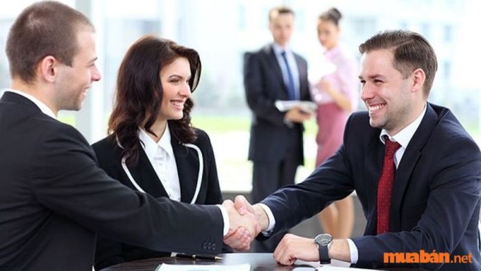 Kỹ năng đàm phán và thuyết phục là một trong những kỹ năng quan trọng giúp nhân viên chăm sóc khách hàng tạo dựng niềm tin và giải quyết các tranh chấp, thuyết phục khách hàng chấp nhận giải pháp đưa ra.