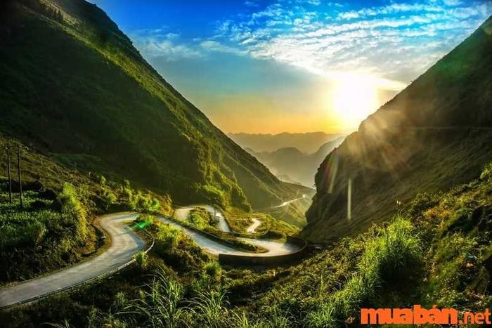 Hà Giang là một tỉnh miền núi nằm ở khu vực Đông Bắc Bộ của Việt Nam.