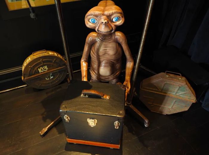 Guests at The Siam’s Screening Room are joined by none other than E.T. himself.